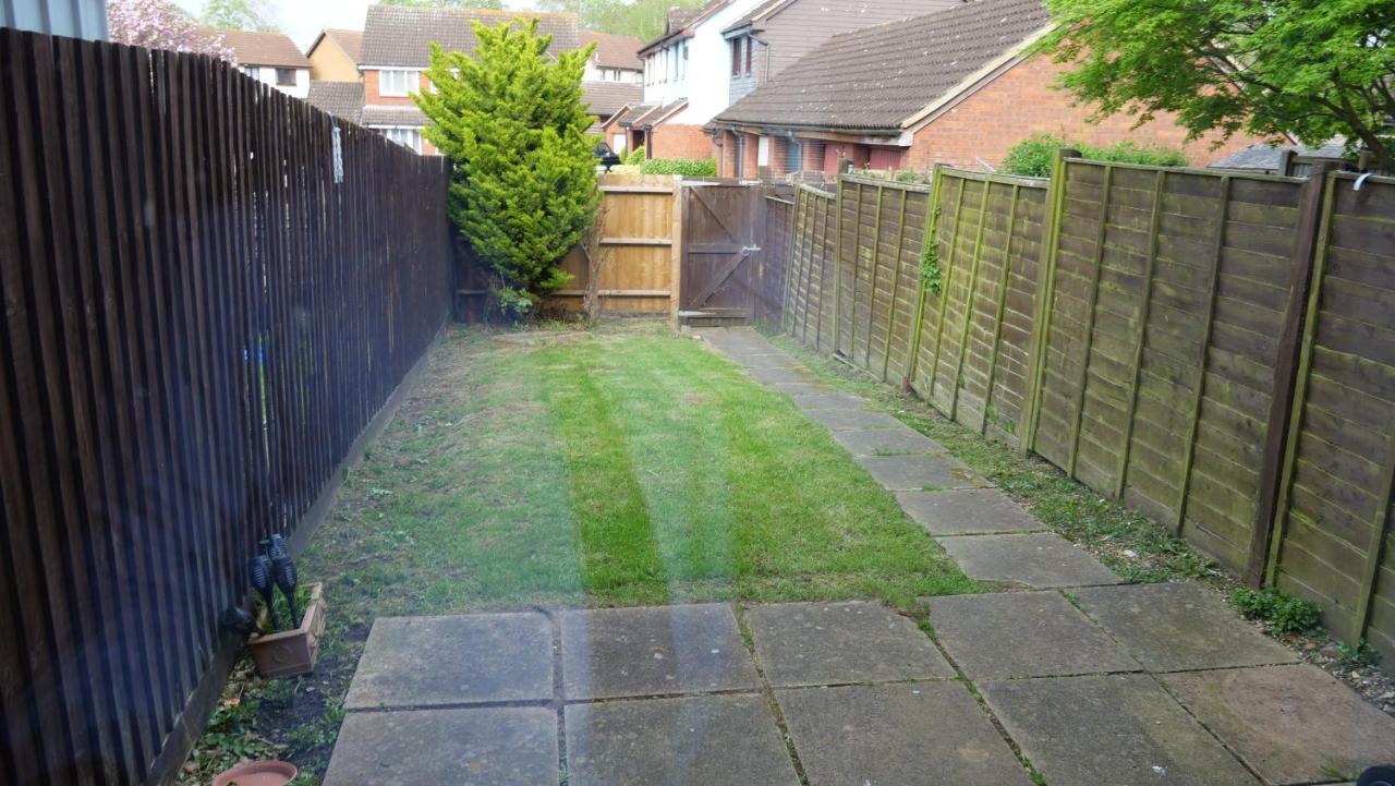 Milton Keynes Luxury Short Stay House With Wifi And Free Parking Wolverton  Exterior foto